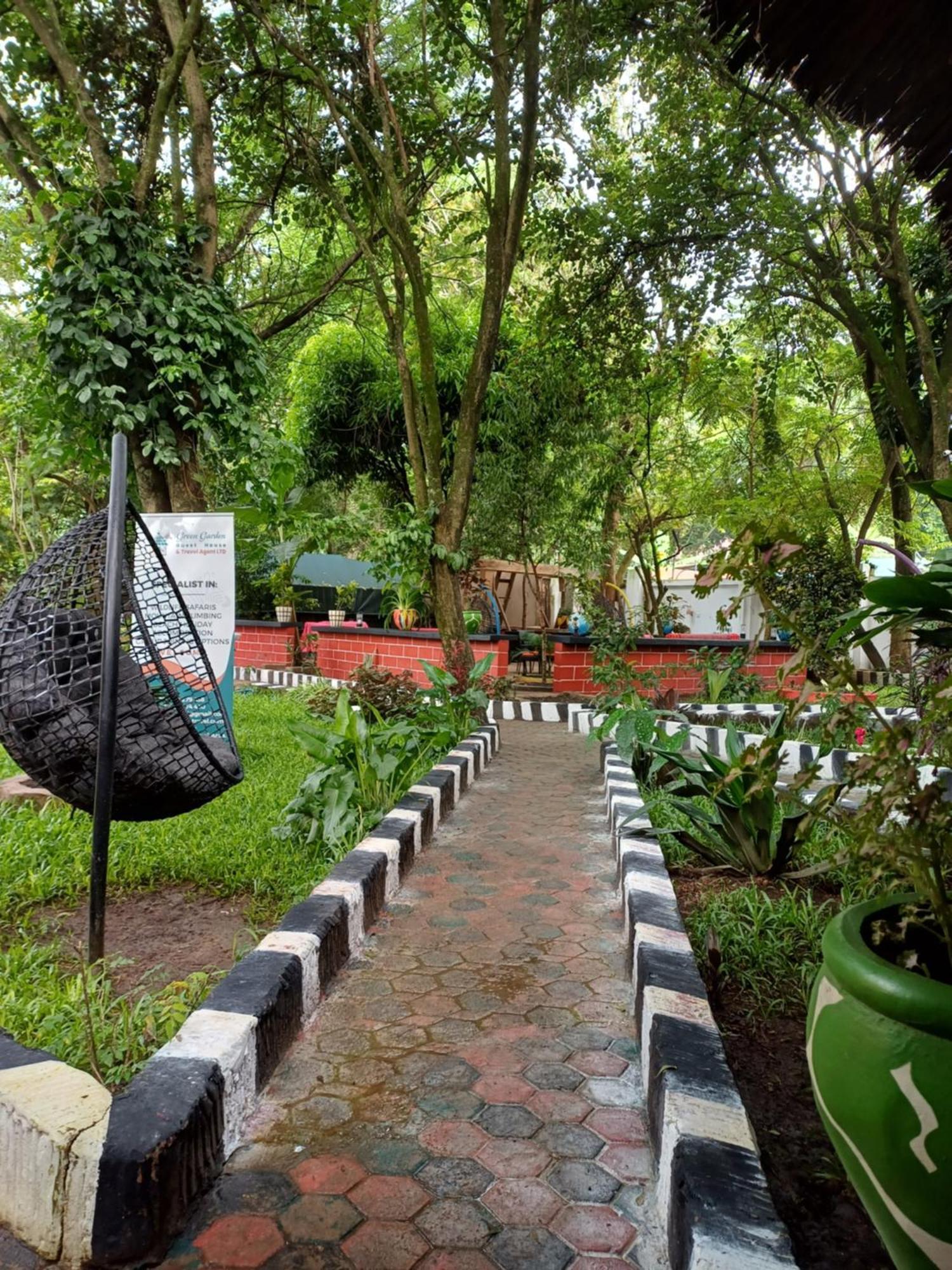 Green Garden Guest House อารูชา ภายนอก รูปภาพ